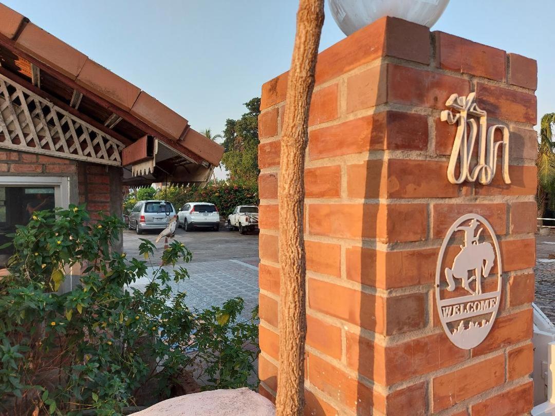 Scenic Riverside Resort Кампаенг Пет Екстериор снимка